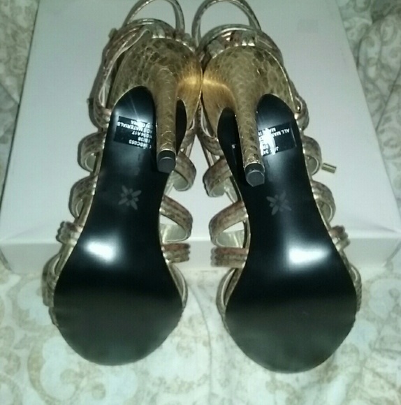BCBG Metallic Heels Size 8 - Picture 5 of 5